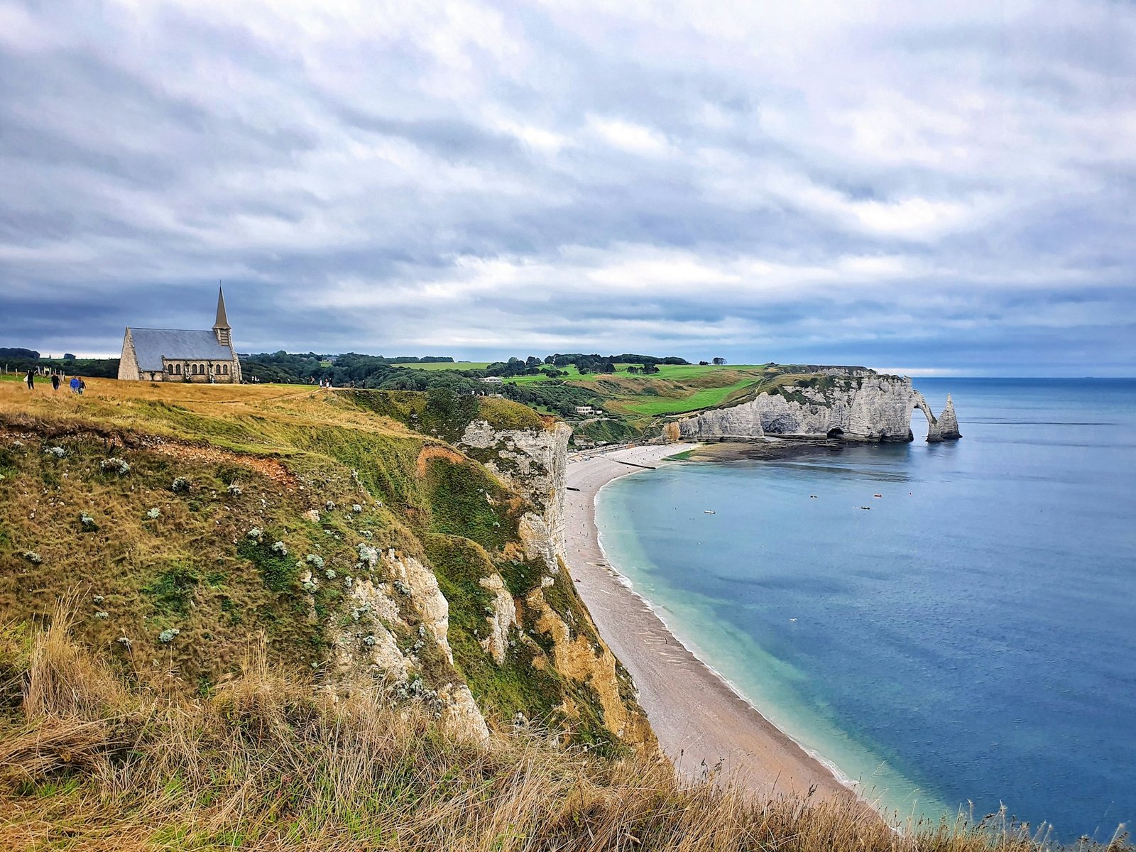 La falaise d’Amont et la chapelle